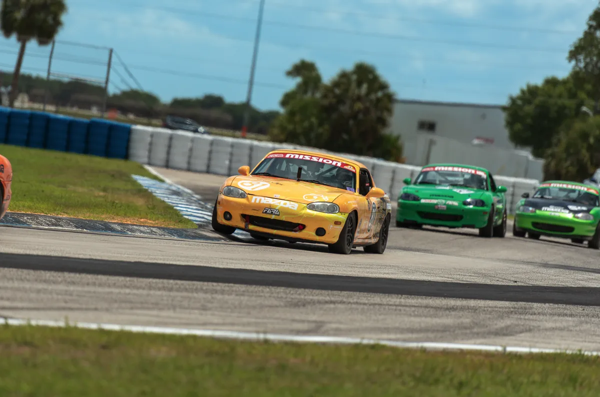 Number 81 Toshi leading a pack of MX-5s at Sebring